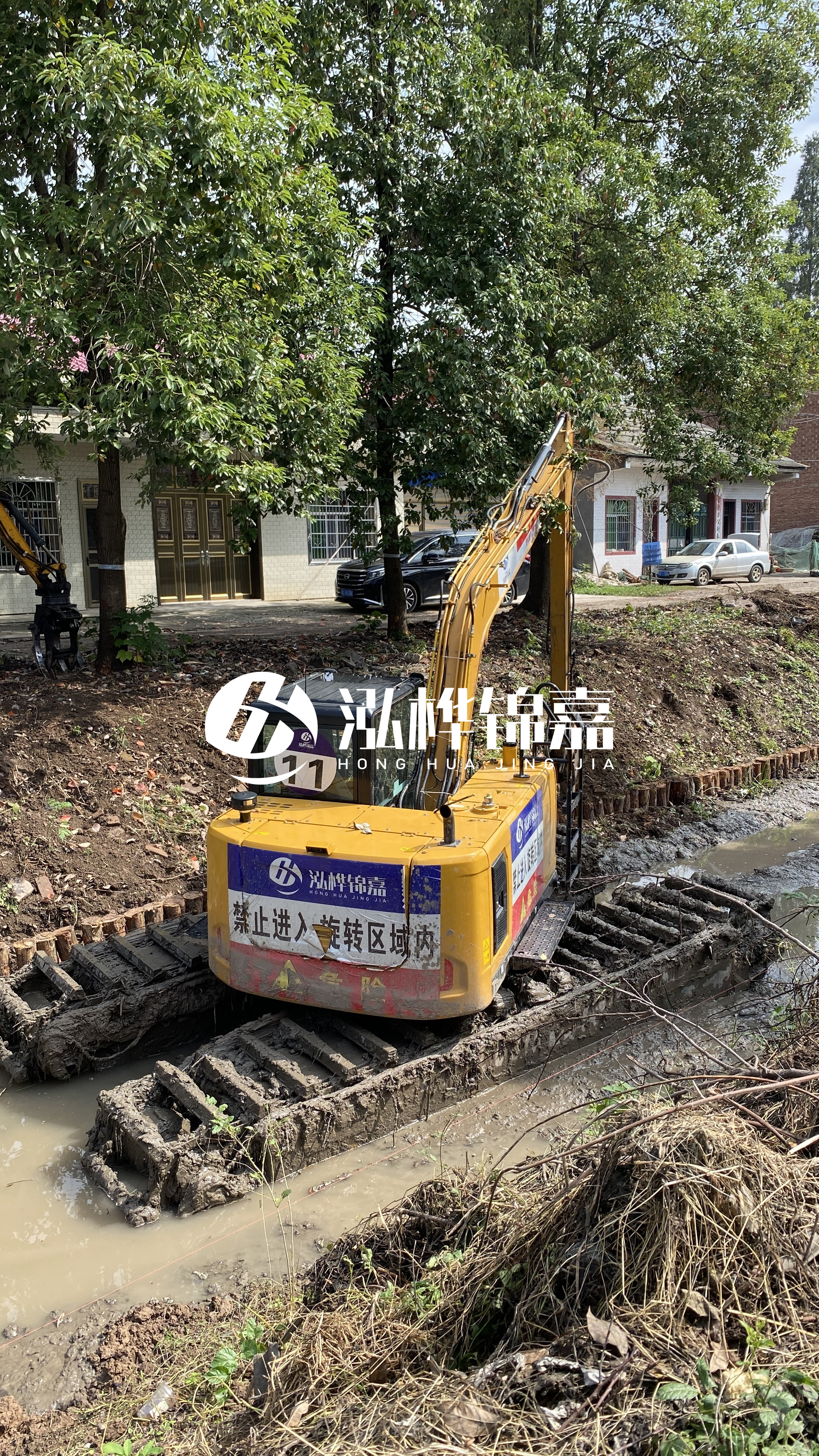 秦皇島挖機(jī)打木樁專業(yè)施工-工地上河堤基礎(chǔ)怎么打木樁？