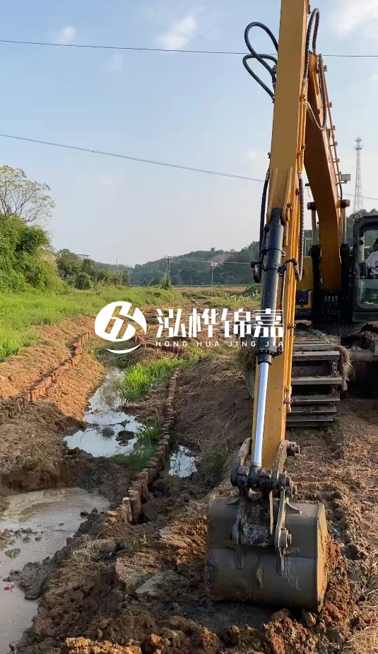 青島河道清淤專業(yè)施工-水挖機清淤適合哪些河道狀況？