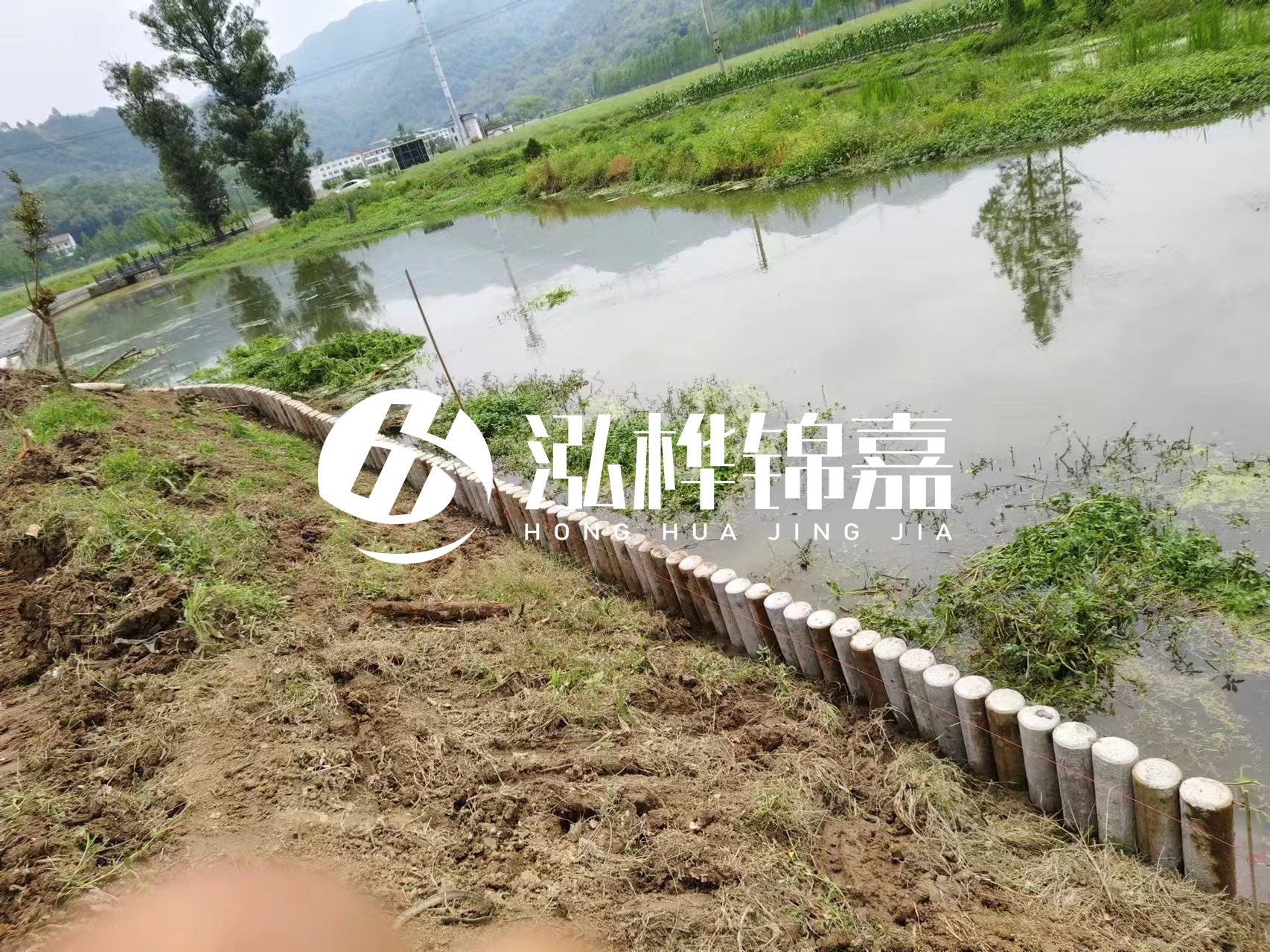 安順市挖機打木樁專業(yè)施工-河道水泥樁護坡多少錢一米？