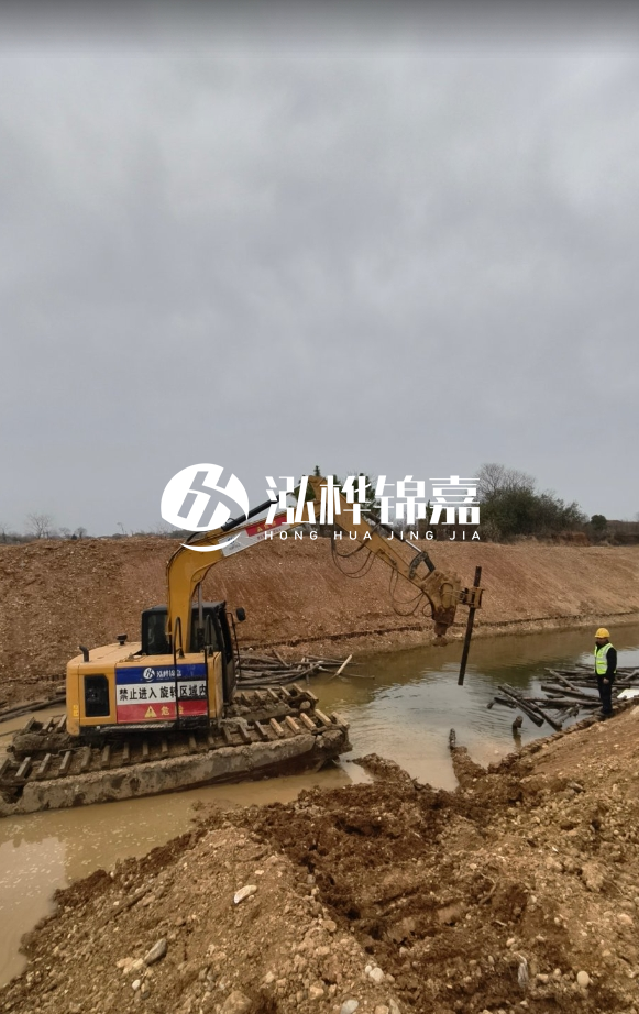 河道護坡木樁密布規(guī)范要求-河道護坡木樁多少米一根樁？